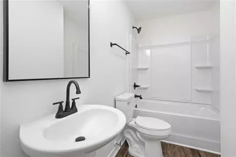 Bath - 377 Tuttle Ave, Mobile, AL 36604 photo 3 of 4