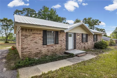 11753 Old Moffat Rd, Wilmer, AL 36587