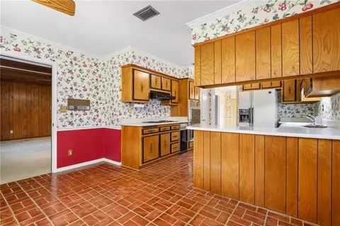 Kitchen - 1290 Spring Valley Dr E, Mobile, AL 36693 photo 4 of 4