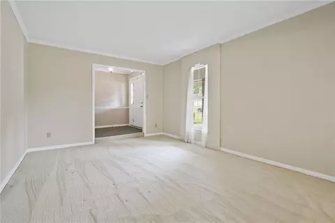 Living - 1290 Spring Valley Dr E, Mobile, AL 36693 photo 1 of 5