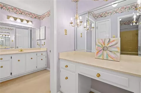 Bath - 1290 Spring Valley Dr E, Mobile, AL 36693 photo 2 of 7