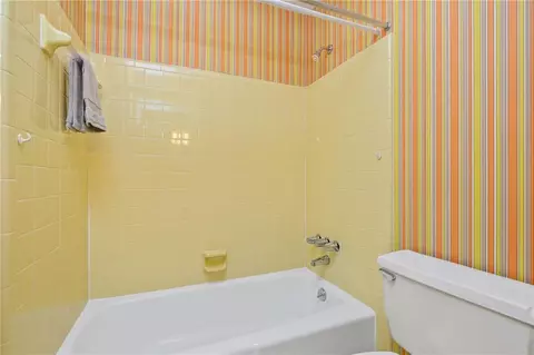 Bath - 1290 Spring Valley Dr E, Mobile, AL 36693 photo 7 of 7