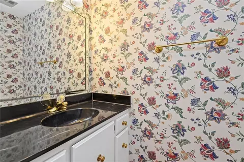 Bath - 1290 Spring Valley Dr E, Mobile, AL 36693 photo 1 of 7