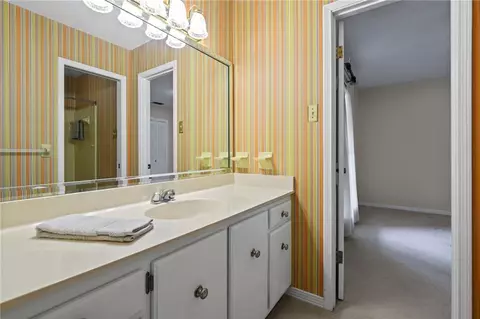 Bath - 1290 Spring Valley Dr E, Mobile, AL 36693 photo 6 of 7