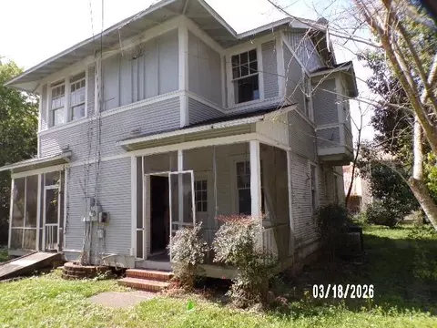 319 4th St, Chickasaw, AL 36611