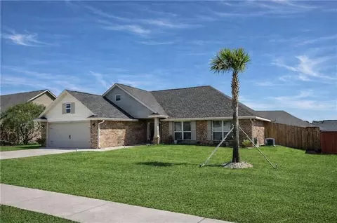 16396 Edgewater Cir, Loxley, AL 36551