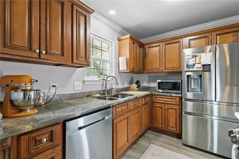 Kitchen - 9 Cosgrove Dr, Mobile, AL 36608 photo 6 of 9