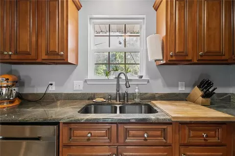 Kitchen - 9 Cosgrove Dr, Mobile, AL 36608 photo 7 of 9