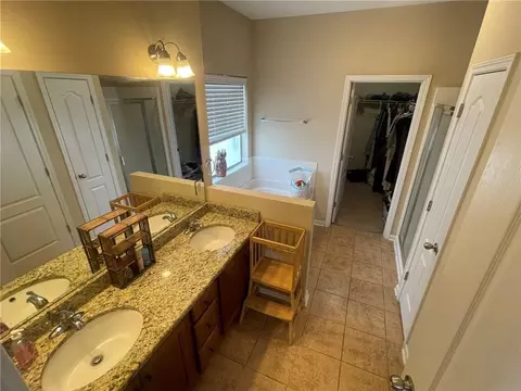 Bath - 2518 Hedgerow Dr, Mobile, AL 36695 photo 1 of 3