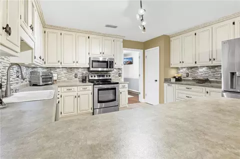 Kitchen - 7710 Meadows Dr N, Mobile, AL 36619 photo 1 of 3
