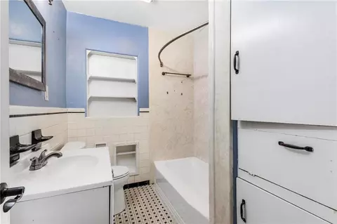 Bath - 2769 Chadwick Dr N, Mobile, AL 36606 photo 4 of 6