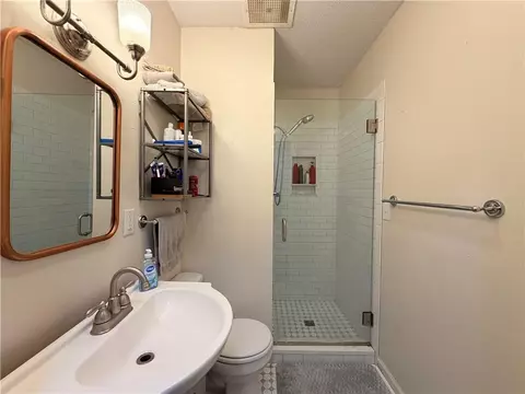 Bath - 2769 Chadwick Dr N, Mobile, AL 36606 photo 2 of 6