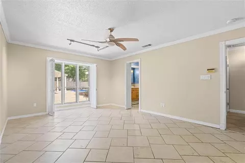 Living - 3724 Claridge Rd, Mobile, AL 36608 photo 4 of 5