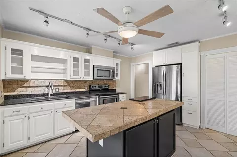 Kitchen - 3724 Claridge Rd, Mobile, AL 36608 photo 5 of 5