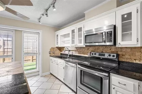 Kitchen - 3724 Claridge Rd, Mobile, AL 36608 photo 2 of 5