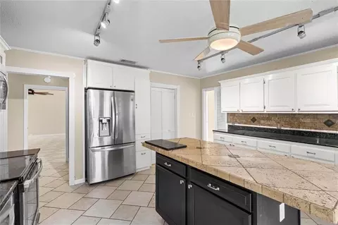 Kitchen - 3724 Claridge Rd, Mobile, AL 36608 photo 4 of 5