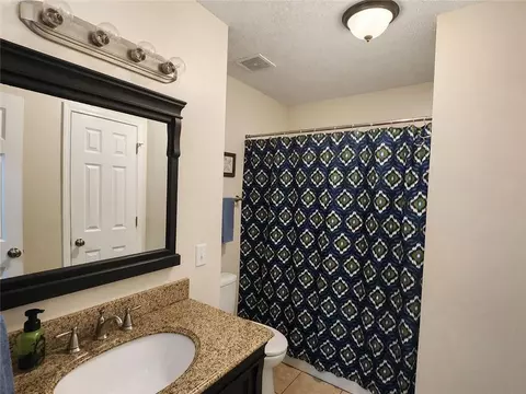Bath - 257 9th Ave, Chickasaw, AL 36611 photo 2 of 4