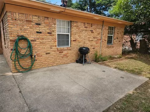 Exterior - 257 9th Ave, Chickasaw, AL 36611 photo 2 of 3