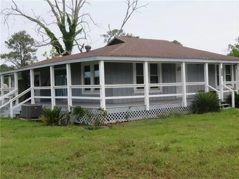 1612 Canal Rd, Mobile, AL 36605