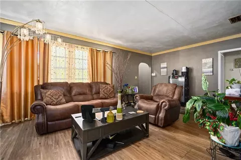 Living - 617 Ruth St, Mobile, AL 36606 photo 2 of 3