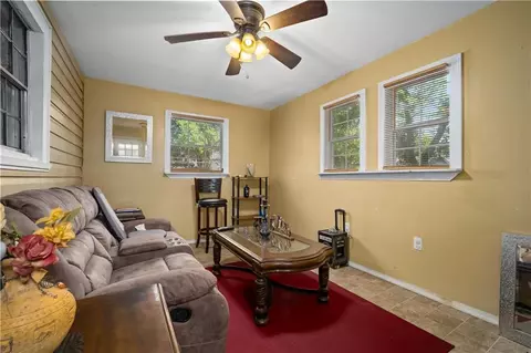 Living - 617 Ruth St, Mobile, AL 36606 photo 1 of 3