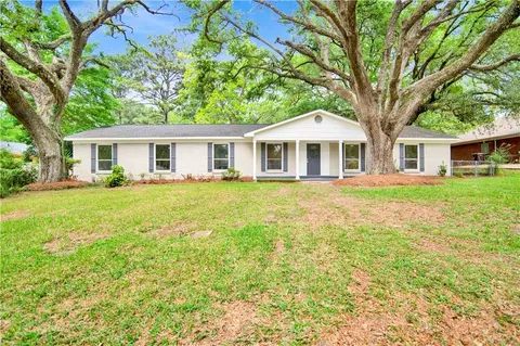 322 Thunderbird Dr W, Satsuma, AL 36572