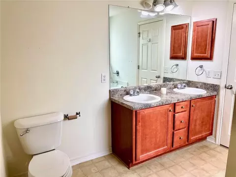 Bath - 2728 Rosebud Dr E, Mobile, AL 36695 photo 1 of 2