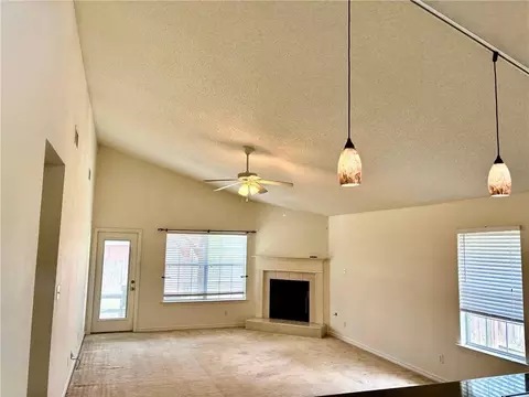 Living - 2728 Rosebud Dr E, Mobile, AL 36695 photo 2 of 3