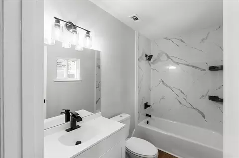 Bath - 2549 Meadowview Dr, Mobile, AL 36695 photo 5 of 6