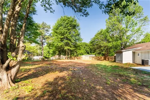 Exterior - 2549 Meadowview Dr, Mobile, AL 36695 photo 5 of 8