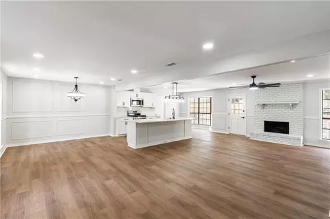 Living - 2549 Meadowview Dr, Mobile, AL 36695 photo 1 of 3