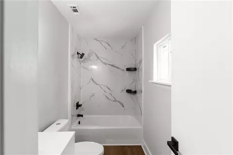 Bath - 2549 Meadowview Dr, Mobile, AL 36695 photo 4 of 6