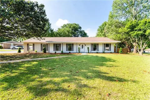 2549 Meadowview Dr, Mobile, AL 36695