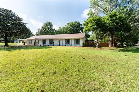 Exterior - 2549 Meadowview Dr, Mobile, AL 36695 photo 2 of 8