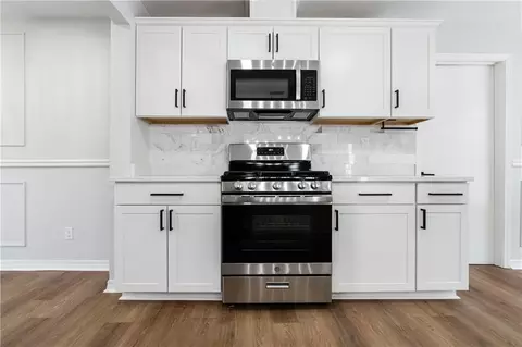 Kitchen - 2549 Meadowview Dr, Mobile, AL 36695 photo 2 of 2