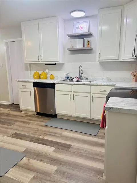 Kitchen - 5612 Diane Dr, Mobile, AL 36618 photo 1 of 2