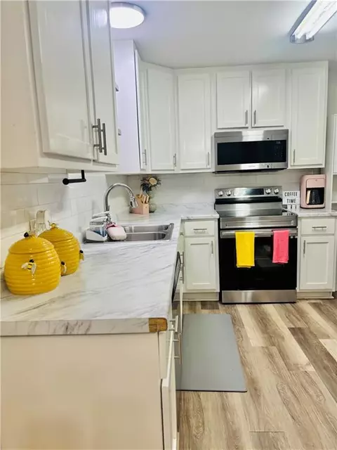 Kitchen - 5612 Diane Dr, Mobile, AL 36618 photo 2 of 2