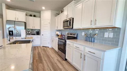 Kitchen - 3877 Newman Rd, Mobile, AL 36695 photo 2 of 2