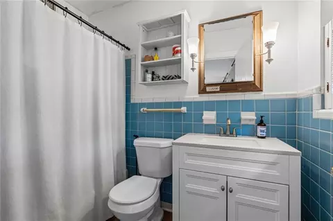 Bath - 312 Gaines Ave, Mobile, AL 36609 photo 1 of 2