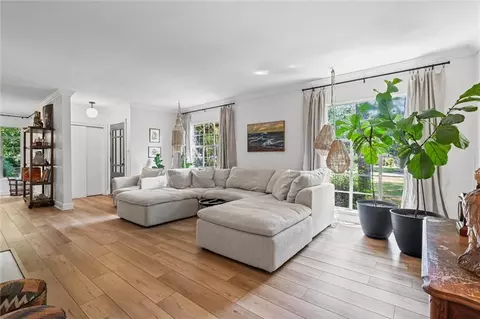 Living - 312 Gaines Ave, Mobile, AL 36609 photo 1 of 3