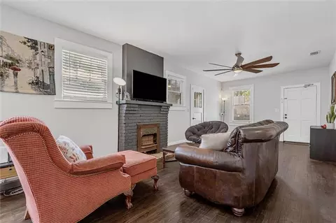 Living - 2716 Edgewood St, Mobile, AL 36607 photo 2 of 2