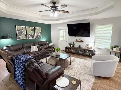Living - 7351 Griffice Rd, Mobile, AL 36618 photo 2 of 3