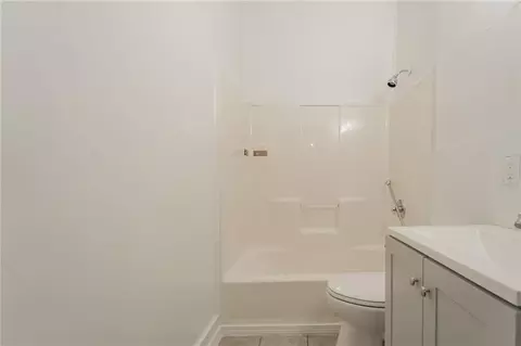 Bath - 63 Macks St, Mobile, AL 36607 photo 1 of 2