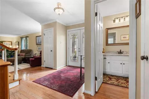 Entry Way - 559 Cumberland Rd, Mobile, AL 36608 photo 3 of 5