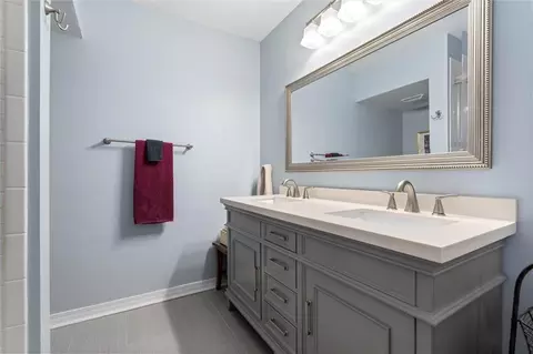 Bath - 559 Cumberland Rd, Mobile, AL 36608 photo 3 of 5