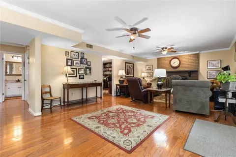 Entry Way - 559 Cumberland Rd, Mobile, AL 36608 photo 2 of 5