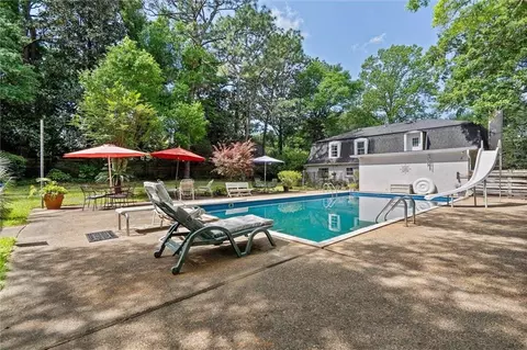 Exterior - 559 Cumberland Rd, Mobile, AL 36608 photo 5 of 11