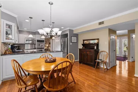 Dining - 559 Cumberland Rd, Mobile, AL 36608 photo 3 of 3