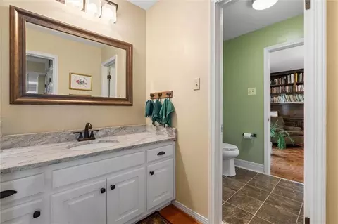 Bath - 559 Cumberland Rd, Mobile, AL 36608 photo 1 of 5