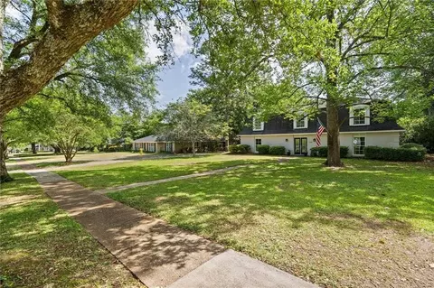 Exterior - 559 Cumberland Rd, Mobile, AL 36608 photo 9 of 11